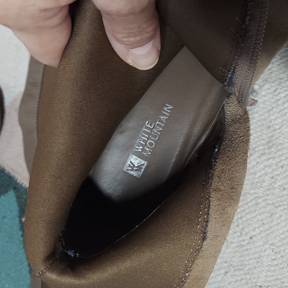 White Mountain Suede Boots with inside zipper - Picture 11 of 12